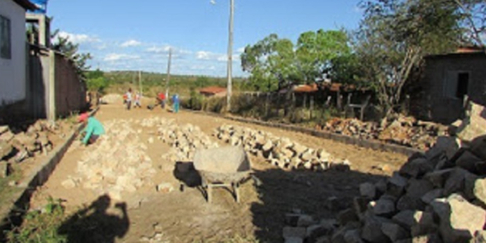 Prefeito Ananias André faz obras de calçamento nas ruas de São João da Serra