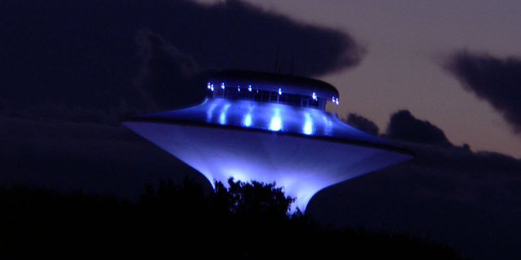 Vídeo: Misteriosas luzes surgem no céu dos EUA e impressiona morador