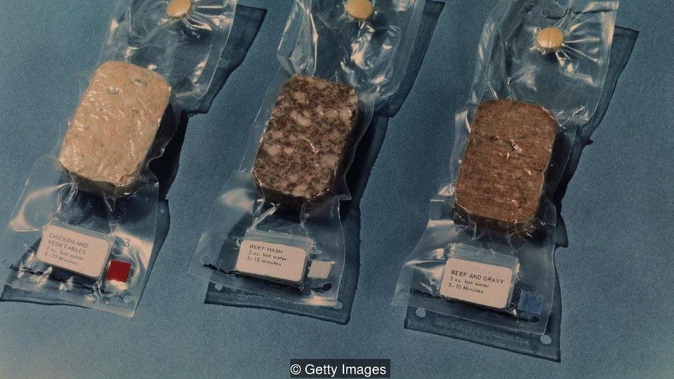 Alimentos embalados em plástico