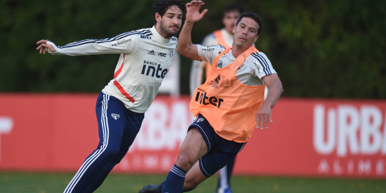 Cuca esboça time que deve pegar o Palmeiras