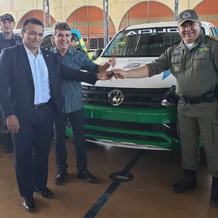 Prefeito João Luiz recebe viatura policial das mãos do governador Wellington Dias  - Imagem 4