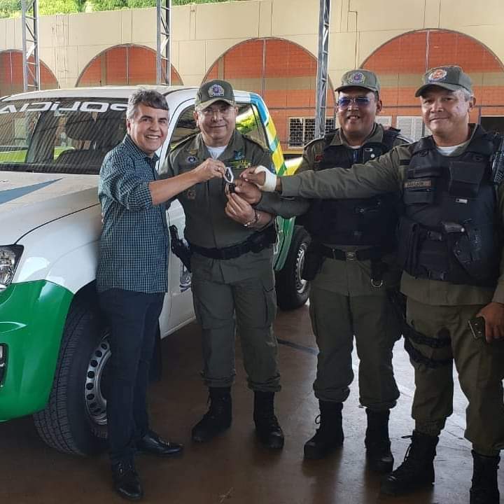 Prefeito João Luiz recebe viatura policial das mãos do governador Wellington Dias  - Imagem 3