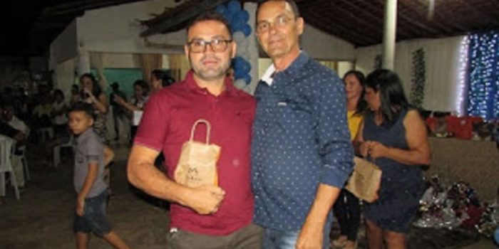 Prefeitura homenageia pais com bela festa e jantar