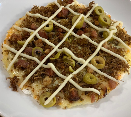 Pizza de Tapioca! Super prático de fazer. Anota aí
