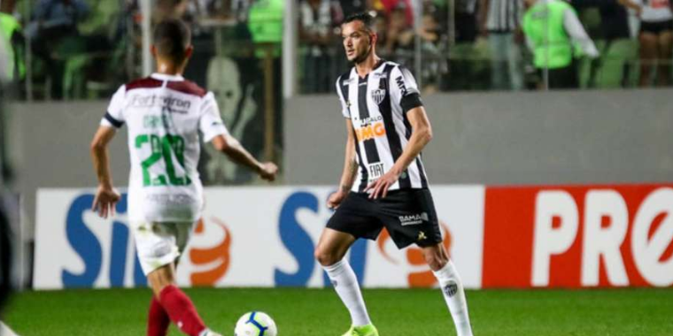 Zagueiro Réver poderá ser poupado pelo Atlético-MG
