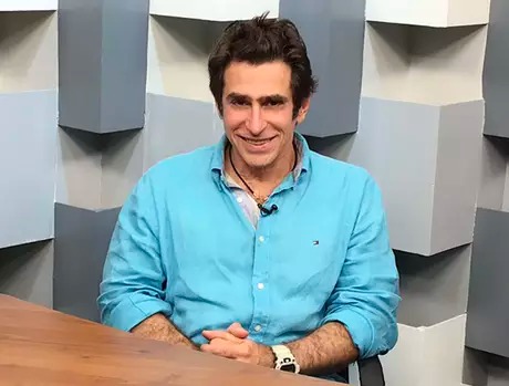 Alexandre Bez alerta: “Cenas fortes podem influenciar pessoas de estrutura psicológica fraca” Alexandre Bez alerta: “Cenas fortes podem influenciar pessoas de estrutura psicológica fraca”