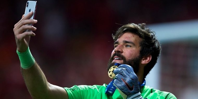 Alisson é indicado ao prêmio de melhor goleiro
