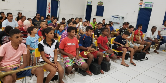 Prefeito de N. S. dos Remédios implanta nova Banda de Música no município