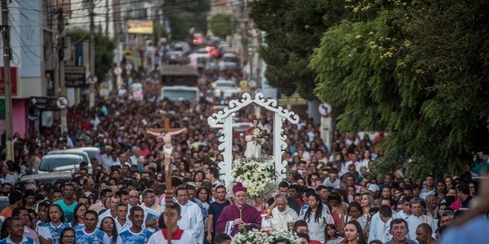 Milhares lotam ruas de São Raimundo Nonato para celebrar o padroeiro