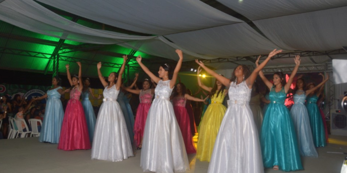 Prefeitura de Barras realiza tradicional Festa das Debutantes durante as comemorações do seu aniversário.