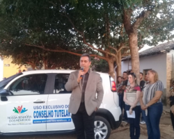 Prefeito Manoel Lázaro entrega veículo para o Conselho Tutelar