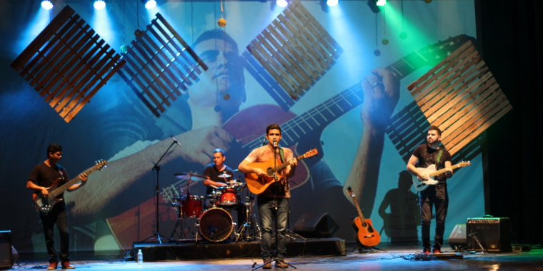 Boca da Noite apresenta o cantor Lucas Reis nesta quarta