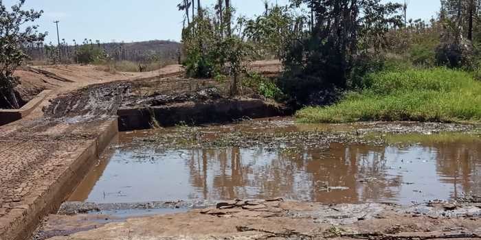 Espaço para banho no rio Canindé é limpo pela prefeitura