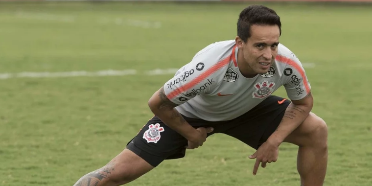Jadson pode ganhar mais uma chance no Corinthians