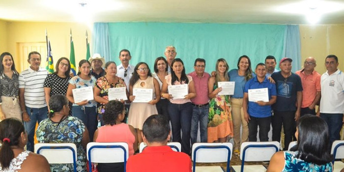 Prefeito Genival Bezerra empossa novos conselheiros tutelares
