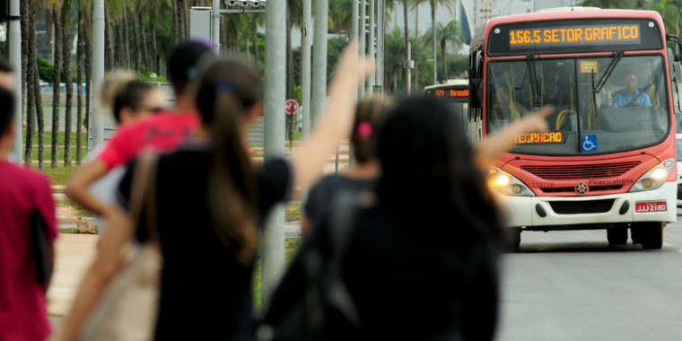 Pessoas brancas e ricas têm mais acesso a emprego, saúde e educação