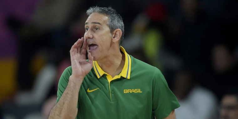 Seleção feminina de basquete treina em busca da vaga olímpica