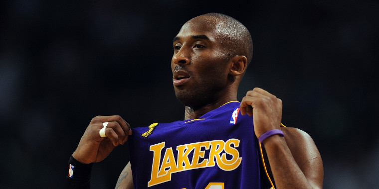 Kobe Bryant e sua filha de 13 anos morrem em acidente de helicóptero