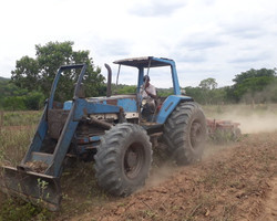 Agricultores de Uruçuí recebem programa de aração de terras