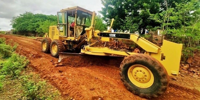 Prefeitura intensifica recuperação de estrada que liga comunidades rurais a PI 216