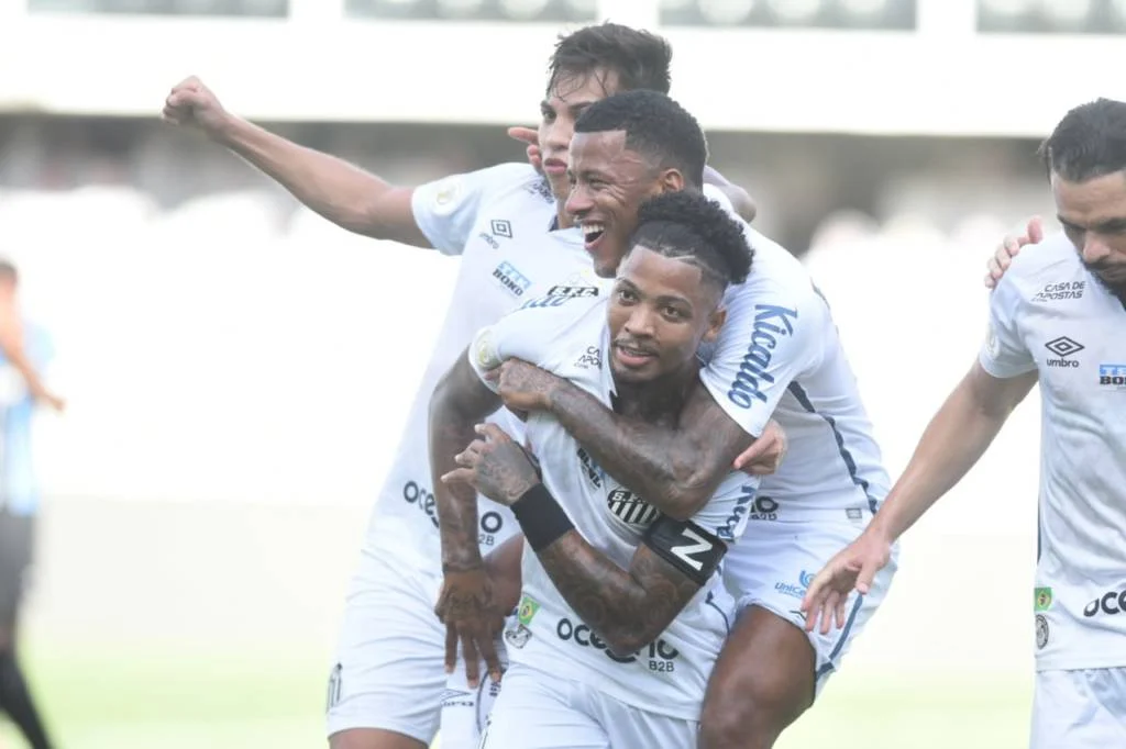 Santos Vence Gremio Com 2 Gols De Marinho E Entra No G6 Do Brasileiro