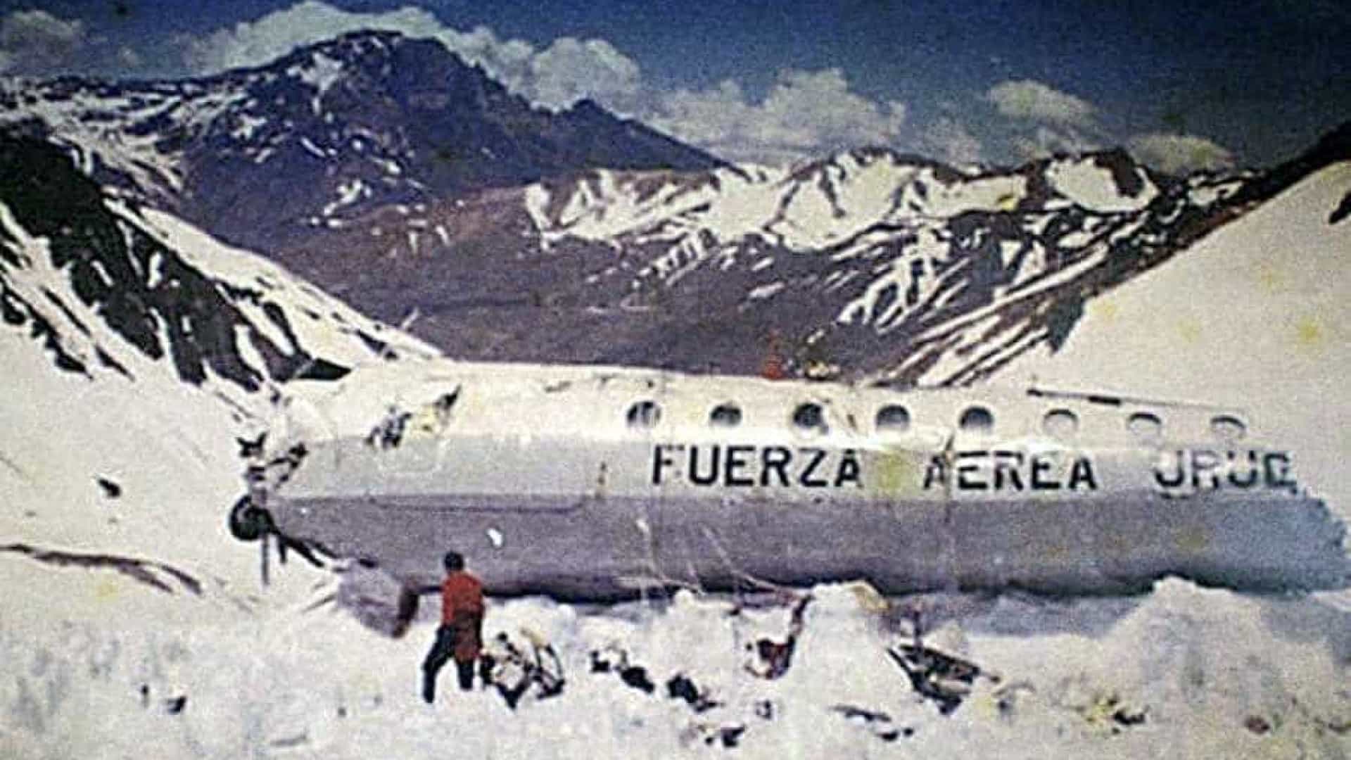 Avião cai nos Andes e 72 dias depois, 16 pessoas são resgatadas vivas Avião cai nos Andes e 72 dias depois, 16 pessoas são resgatadas vivas
