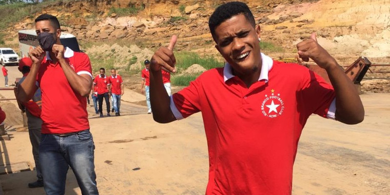 Treinador de goleiros vira técnico interino