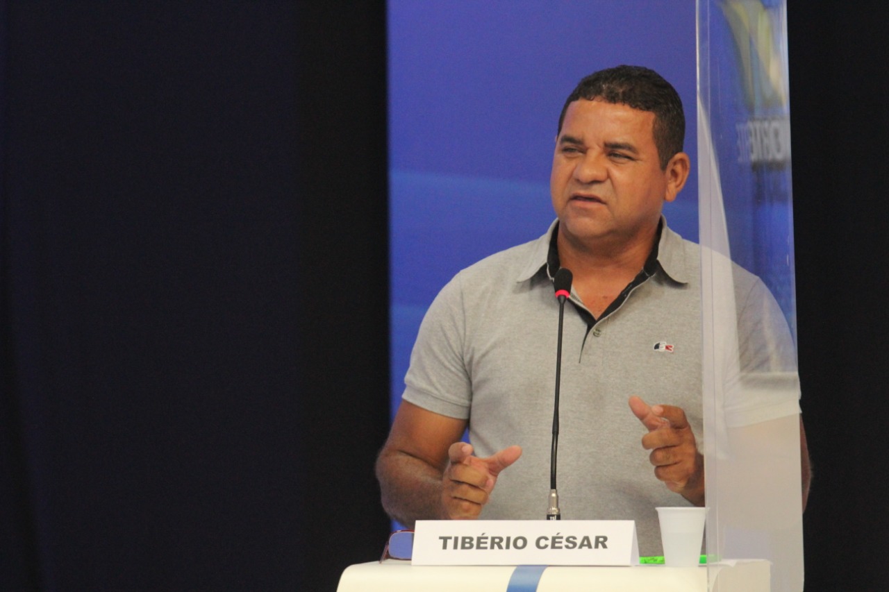 Tibério Cesar pergunta para Abraão Trindade no 2° bloco do debate