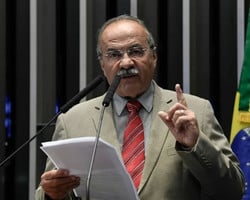 Dinheiro na cueca: senador Chico Rodrigues pede 90 dias de afastamento