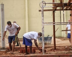 Cadeia Pública de Altos utiliza mão de obra de presos em reformas