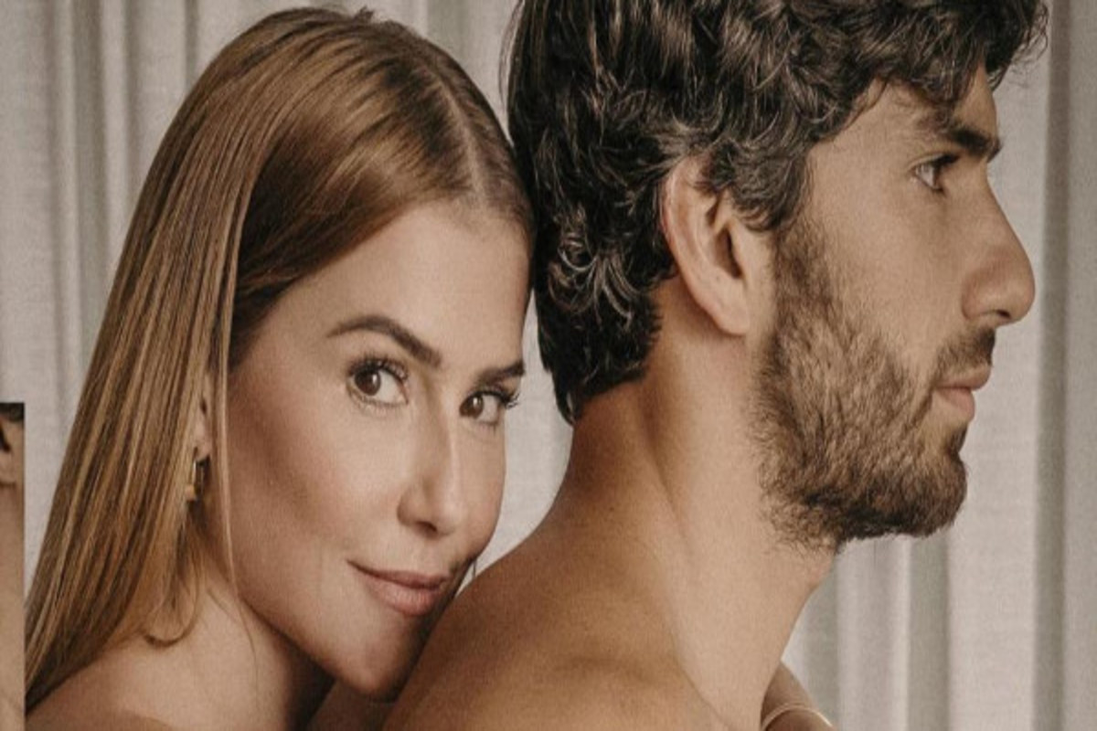 Deborah Secco Posa Nua Ao Lado Do Marido Hugo Moura Fotos