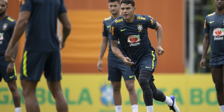 Seleção Brasileira faz último treino antes de viagem para o Uruguai