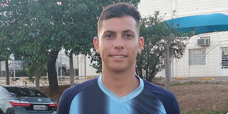 Jogador que disputou Mundial de Clubes trabalha em semáforo