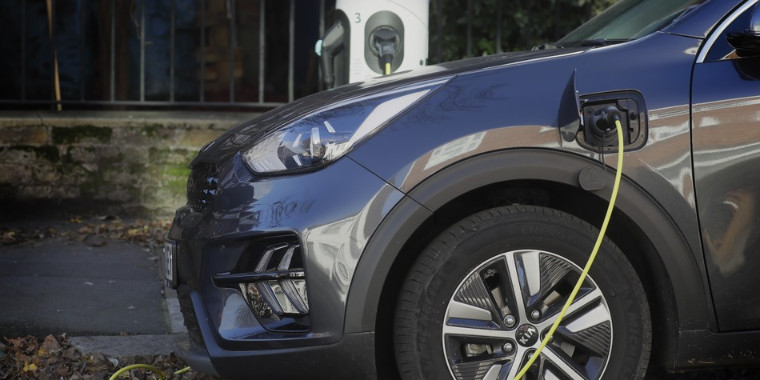 Governo vai proibir a venda de novos carros a gasolina e diesel