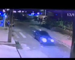 Vídeo mostra momento da tentativa de assalto em que policial é baleado