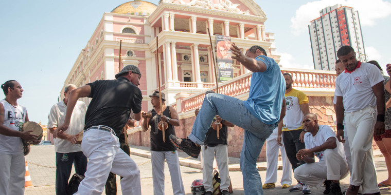 Capoeiristas lançam livro que reconta história da capoeira no Amazonas