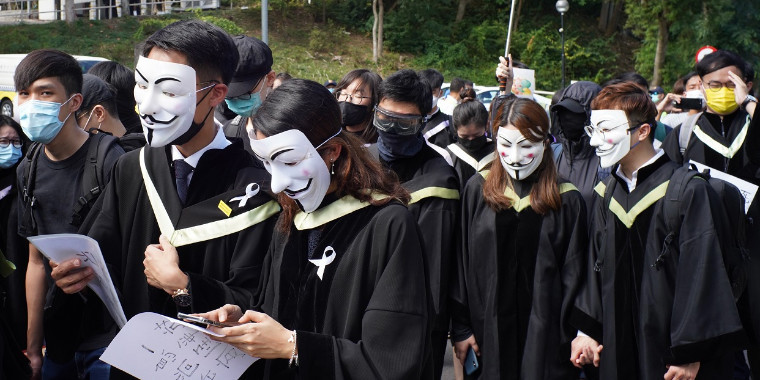 China: Estudantes desafiam lei de segurança nacional