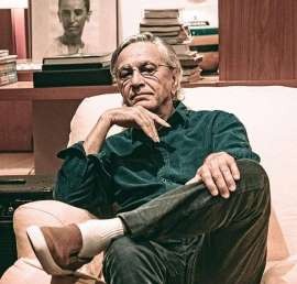 O músico celebrou o aniversário do filho, Moreno Veloso, e deu parabéns à reprodução heterossexual