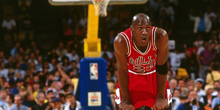 Tênis usado por Michael Jordan vai a leilão e pode valer R$ 4 milhões