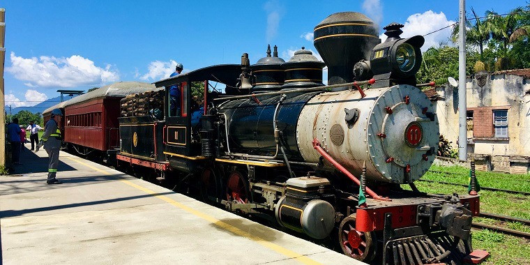 Trem turístico centenário volta a ligar cidades históricas no Paraná