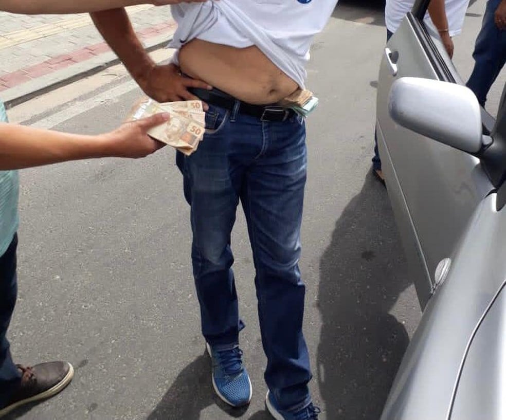 Dinheiro foi encontrado nas calças de apoiadores de Naumi Amorim