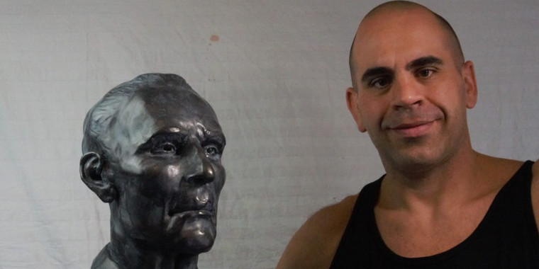 Ex-treinador do Time Belfort no TUF Brasil vira escultor