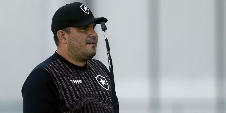 Técnico testa positivo para Covid-19 e desfalca o Botafogo