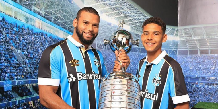 Filho de lutador do UFC acerta contrato com o Grêmio