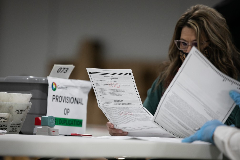 Centro de contagem de votos na Georgia - Foto: AFP