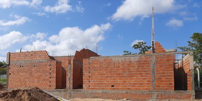 Obras aceleradas de construção do Estádio Cariocão em Monsenhor Gil