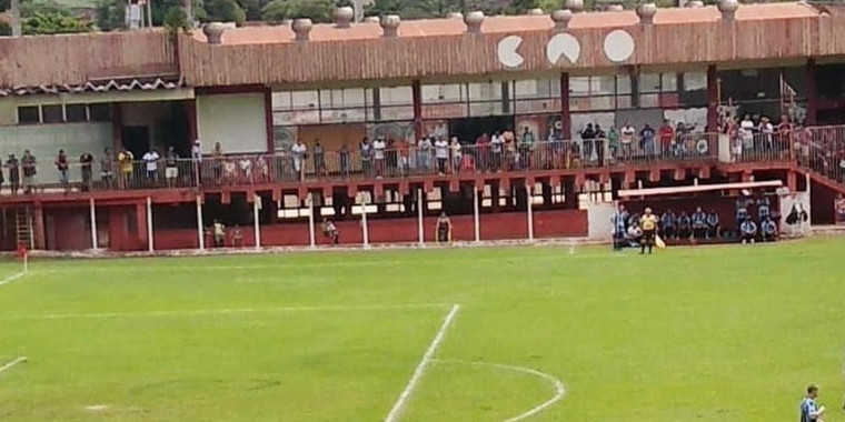 Final de futebol tem aglomeração e presidente de clube é multado