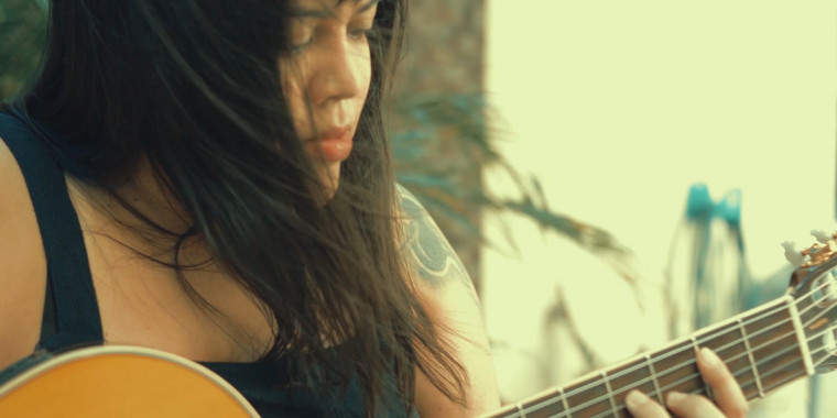 Monise Borges lança música em homenagem aos que se foram em 2020