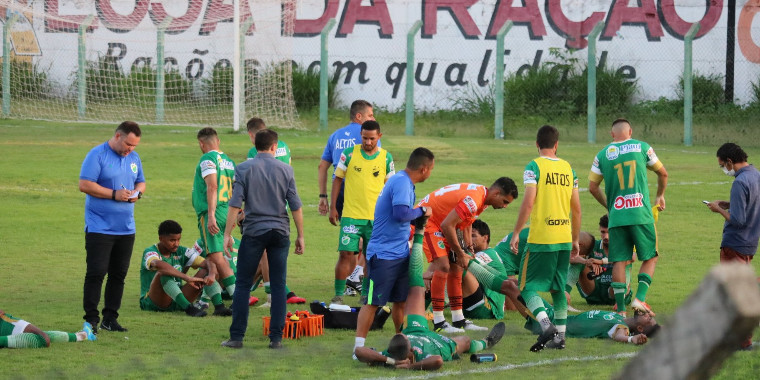 Nos pênaltis, Altos-PI vence Salgueiro e avança às quartas de final