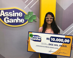 Assine Ganhe: Estudante sorteada recebe R$ 10.000,00 na sede do GMNC